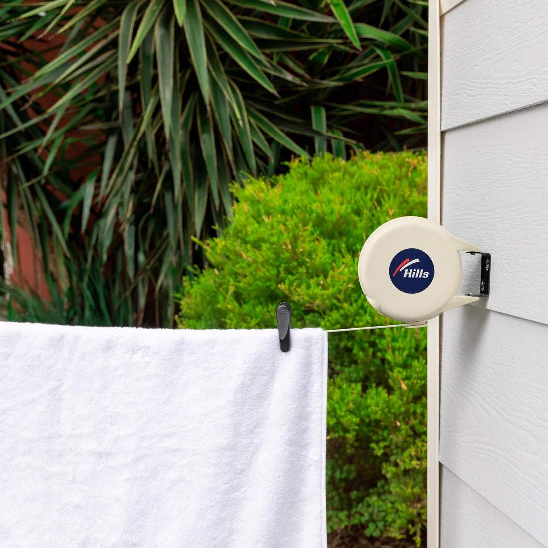 Hills Cordomatic Retractable Clothesline - view 2