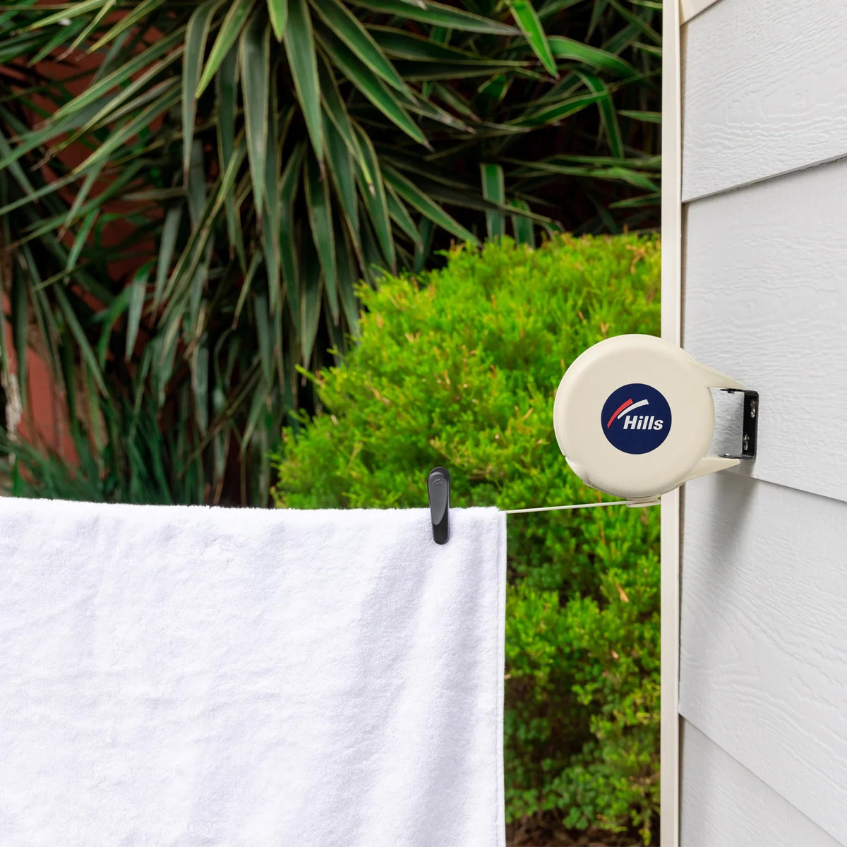 Hills Cordomatic Retractable Clothesline - view 2