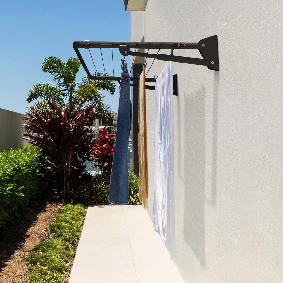 Hills Compact Clothesline - view 2