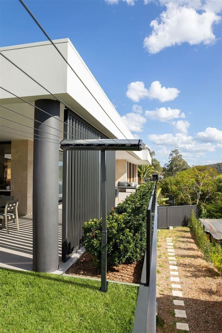 Hills 7 Line Retracting Clothesline — lines extended across full 94cm span