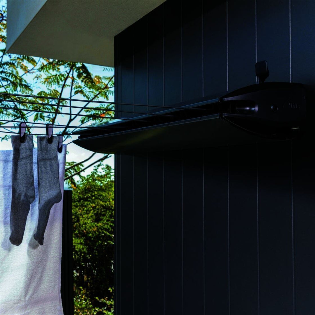 Hills 7 Line Retracting Clothesline — cassette closed, wall-mounted profile